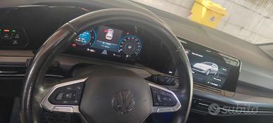 auto tenuta molto bene