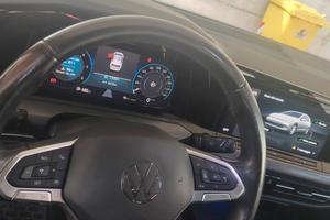 auto tenuta molto bene