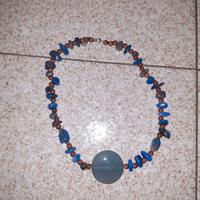 Collana pietre blu e grigie con medaglione