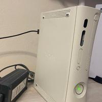 Xbox 360 con due ncontroller + 3 giochi