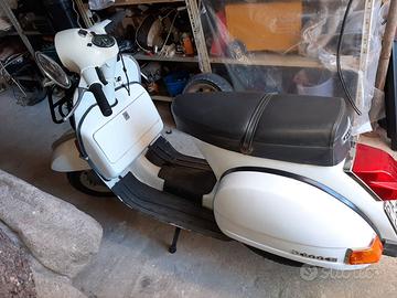 Vespa P200E