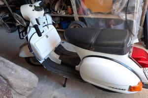 Vespa P200E
