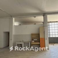 STABILE COMMERCIALE CON PIAZZALE E APPARTAMENTO