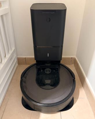 iRobot Roomba i7+ con base svuotamento automatico