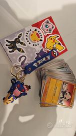 80 carte pokemon e gadget 