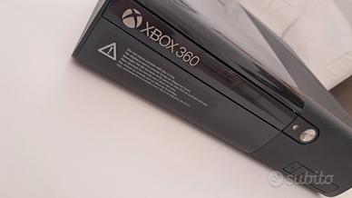 Xbox 360 E – Console + 3 controller originali