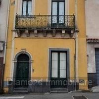 Palazzetto di 200 mq su due livelli a piedimonte