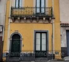 Palazzetto di 200 mq su due livelli a piedimonte