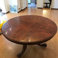 Tavolo rotondo inglese