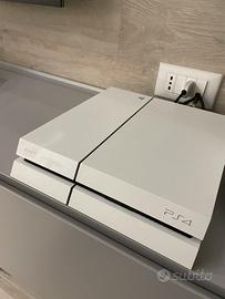 Ps4 glacier white + 2 controller + giochi