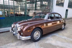 Daimler 2.5 V8 Saloon – 1964 - SUMMER PRICE