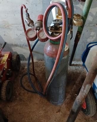 CANNELLO DA SALDATURA ED ATREZZATURA PER OFFICINA