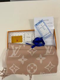 Sciarpa Louis Vuitton Rosa-Beige. Con autenticità