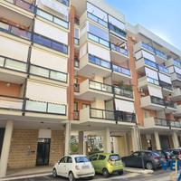 BIVANI CON CANTINA E POSTO AUTO ZONA ARCADE