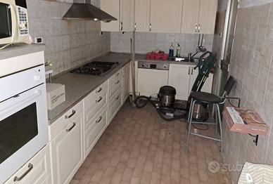 Mobili da cucina di Ikea recente e ben tenuta