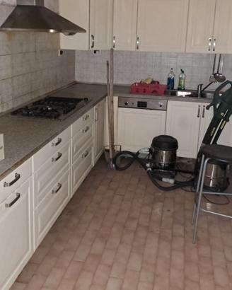 Mobili da cucina di Ikea recente e ben tenuta