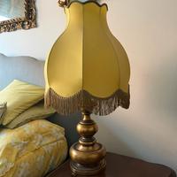 Lampada da tavolo con paralume