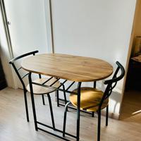 Tavolo salvaspazio e 2 sedie finiture rovere-nero