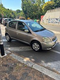 Toyota Yaris 1.0i 16V cat 5 porte Sol