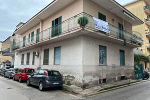 Intero fabbricato con 3 appuntamenti