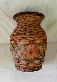 Vaso in terracotta rivestito in corda e vimini 