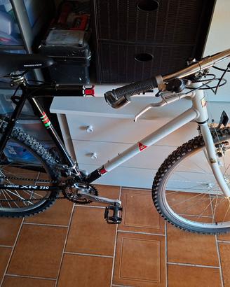 MTB vintage bicolore cambio Shimano/Suntour XR 250