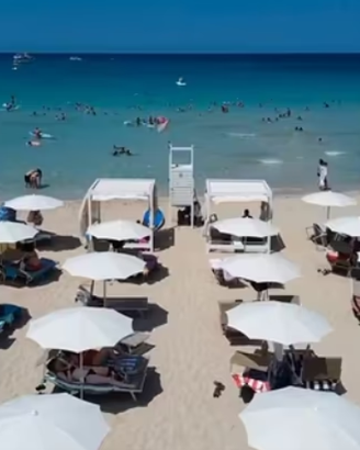 lettini e ombrelloni da spiaggia