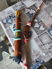 Arco etnico con faretra e frecce