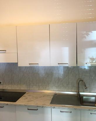 Cucina completa con Piano a induzione  .