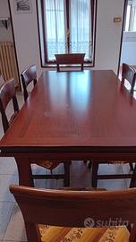 tavolo in legno con 6 sedie