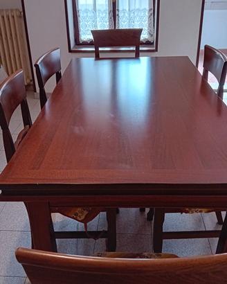 tavolo in legno con 6 sedie