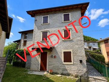 CASA SEMINDIPENDENTE A BERBENNO