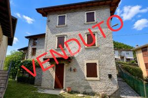 CASA SEMINDIPENDENTE A BERBENNO
