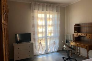 Camera a ragazza lavoratrice