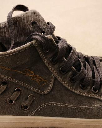 Scarpe sportive in tela morbidissime a 5 euro