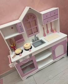 Chcina in legno per bimba con accessori