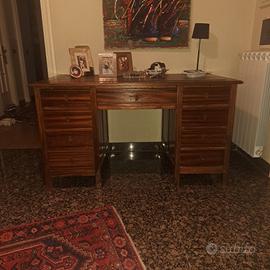 Scrivania stile Liberty