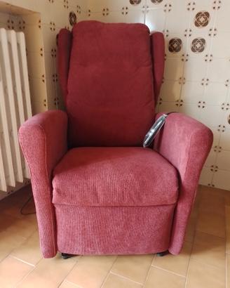 poltrona con alzata assistita 