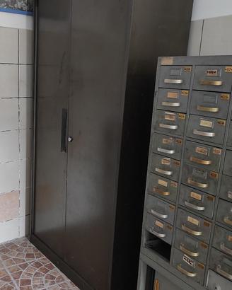 Armadio in metallo Olivetti