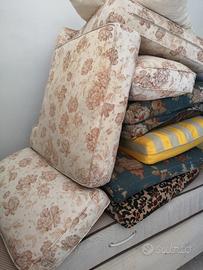 Vari cuscini da divano e poltrone gratuiti