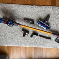 Dyson V8 Cordless con tutti i suoi Accessori