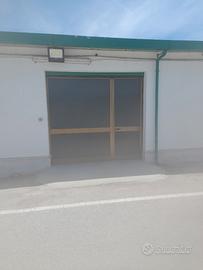 Locale di 200 mq uso commerciale con vigilanza h24