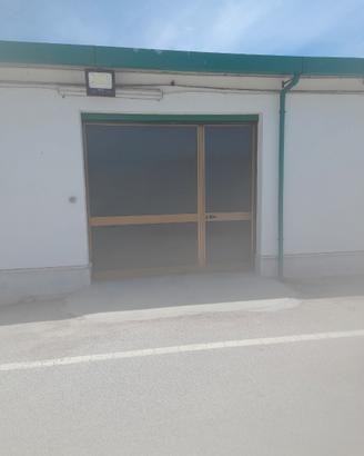 Locale di 200 mq uso commerciale con vigilanza h24