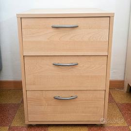 Comodino in Legno Chiaro a 3 Cassetti