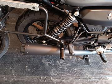 Moto Guzzi V7 Stone (2023) - Nero Opaco