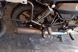 Moto Guzzi V7 Stone (2023) - Nero Opaco