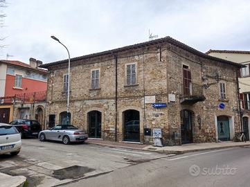 Casa su piu livelli porta cappuccina