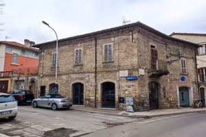 Casa su piu livelli porta cappuccina