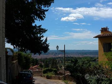 Camera con bagno privato e soppalco vivibile