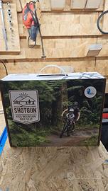 Seggiolino shot gun con supporto manubrio